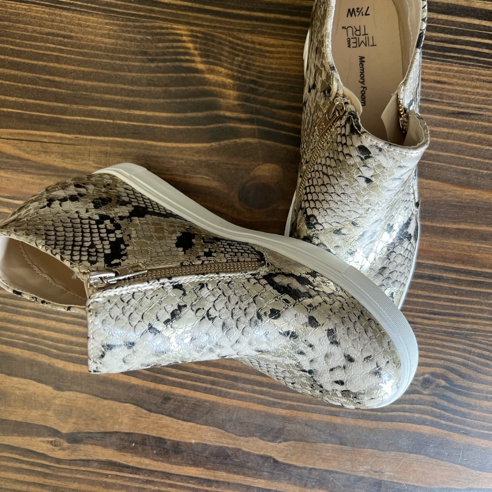 Time and Tru Cream and Black Ankle Booties with Textured Design